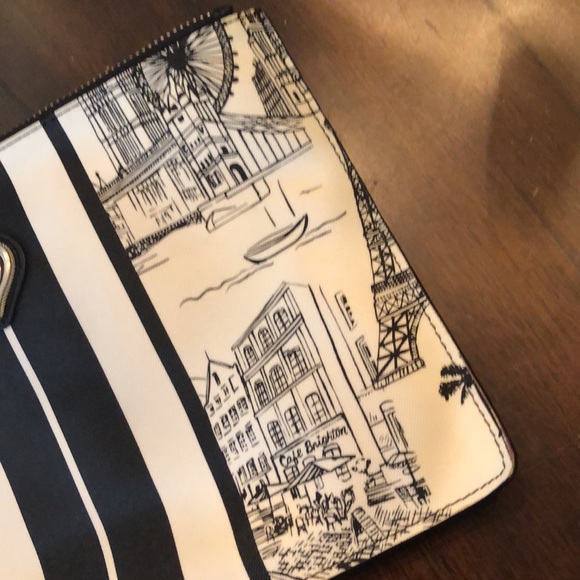 💝 Brighton Major Cities Enhanced with silver heart logo zippered wristlet - Picture 4 of 14